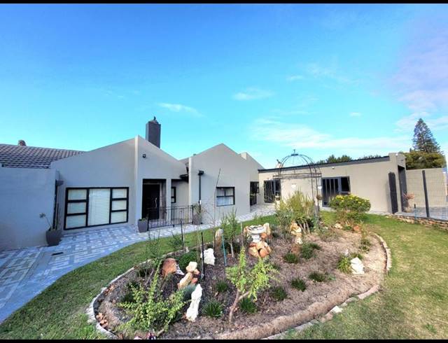 6 BEDROOM HOUSE FOR SALE IN STELLENBERG